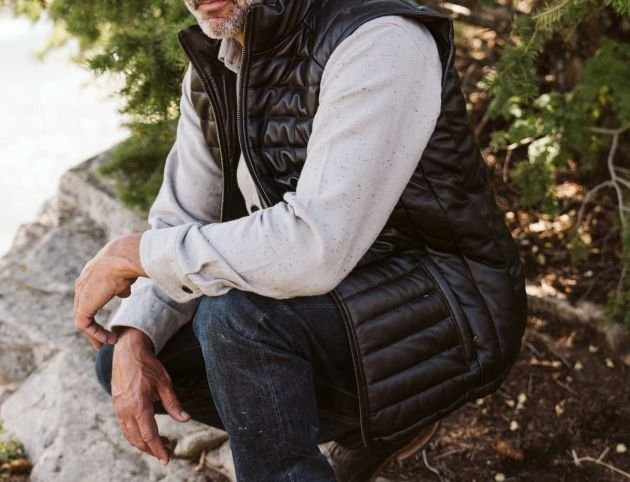 bridger-leather-puffy-vest-black-lifestyle-11_2000x